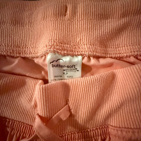 SCRUB SET Butter Soft Stretch Peach Scrub Pants & Ombré Top - never worn - Picture 4 of 4